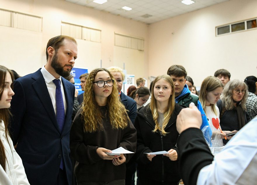 В Твери Виталий Королев посетил ярмарку вакансий
