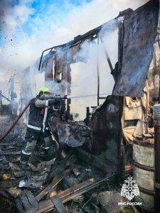 В Калининском округе ликвидировали горение дачи