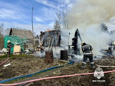 В Калининском округе ликвидировали горение дачи