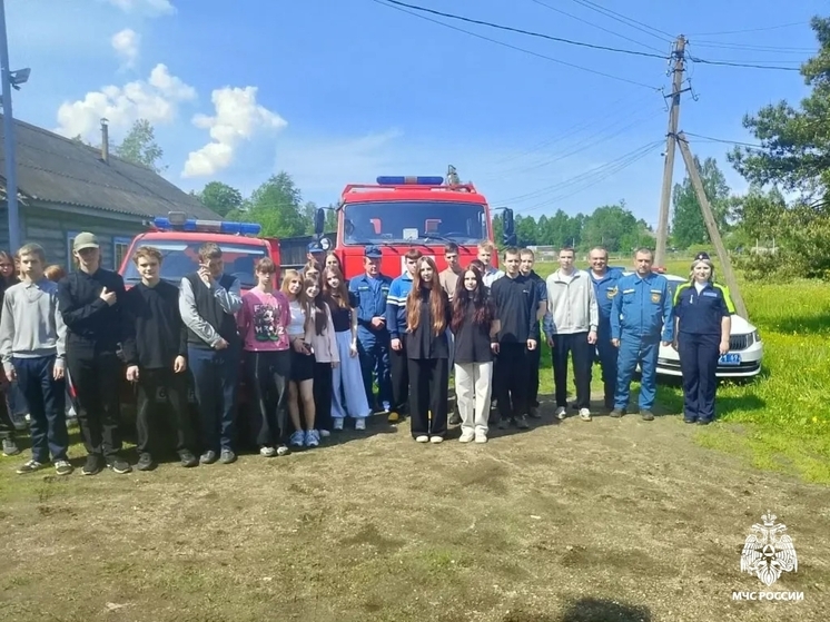В поселке Оленино сотрудники МЧС провели занятие с подростками