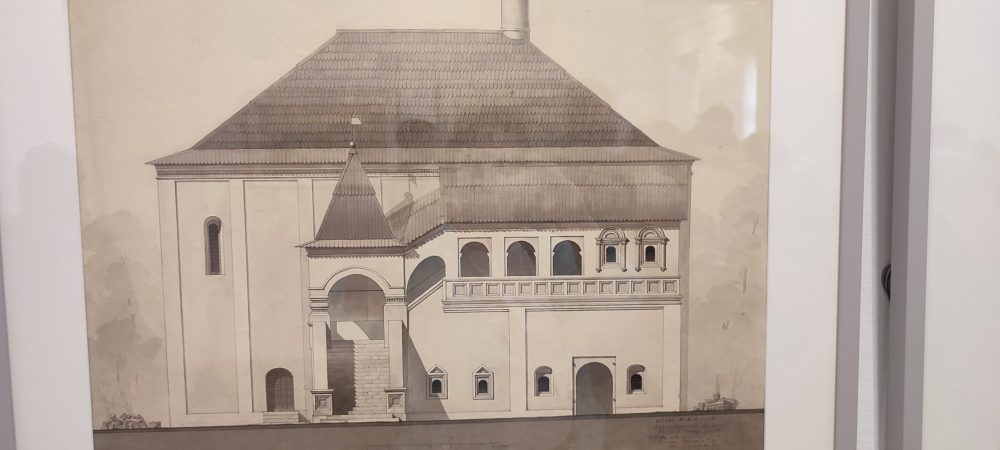 В Торжке открылась выставка «Памятники Тверской земли»