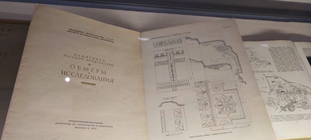 В Торжке открылась выставка «Памятники Тверской земли»
