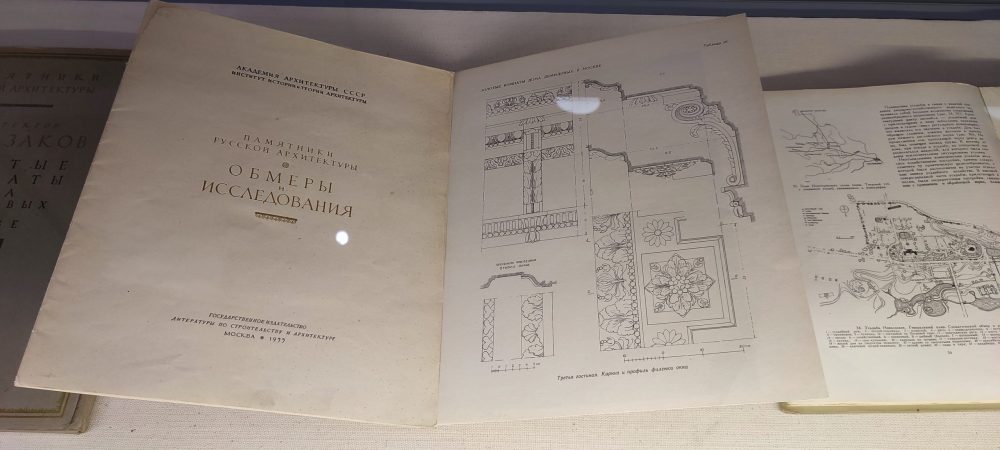 В Торжке открылась выставка «Памятники Тверской земли»