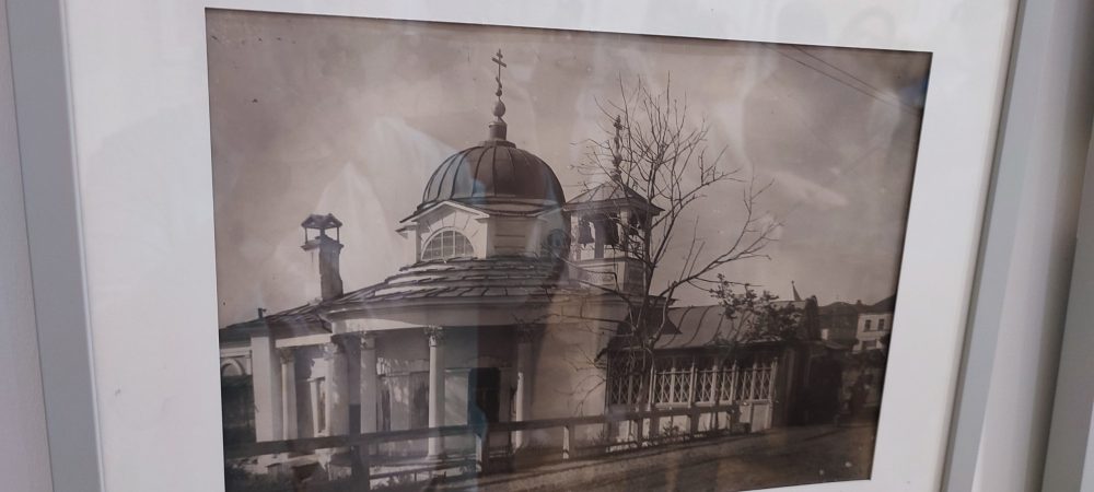 В Торжке открылась выставка «Памятники Тверской земли»