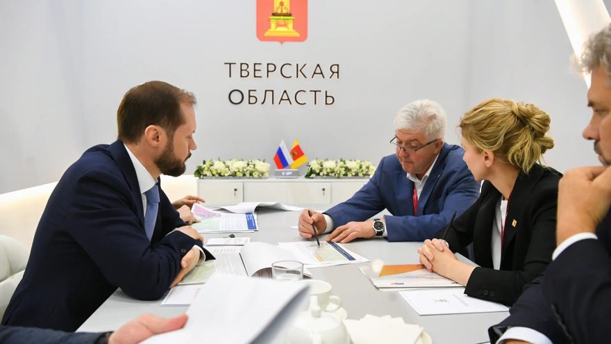 Королев на переговорах