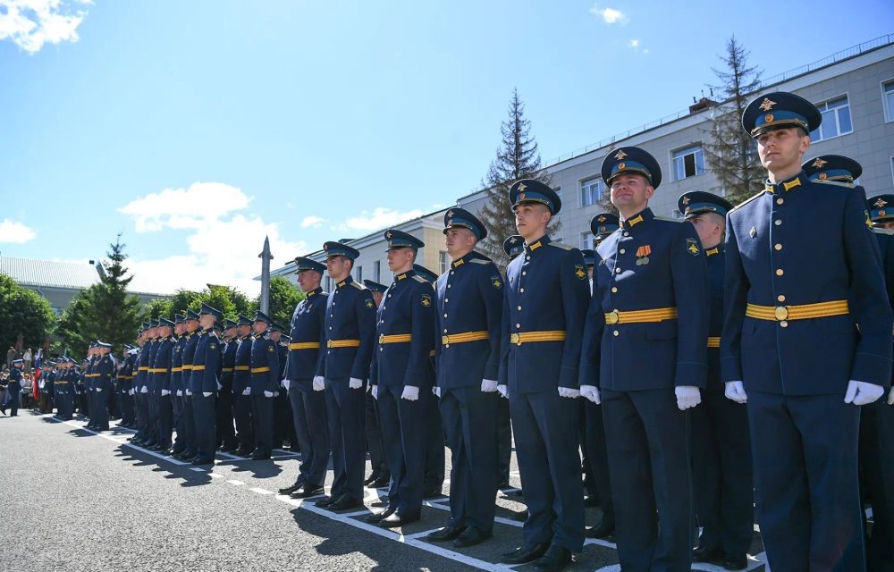 Виталий Королев поздравил выпускников военной академии имени Жукова