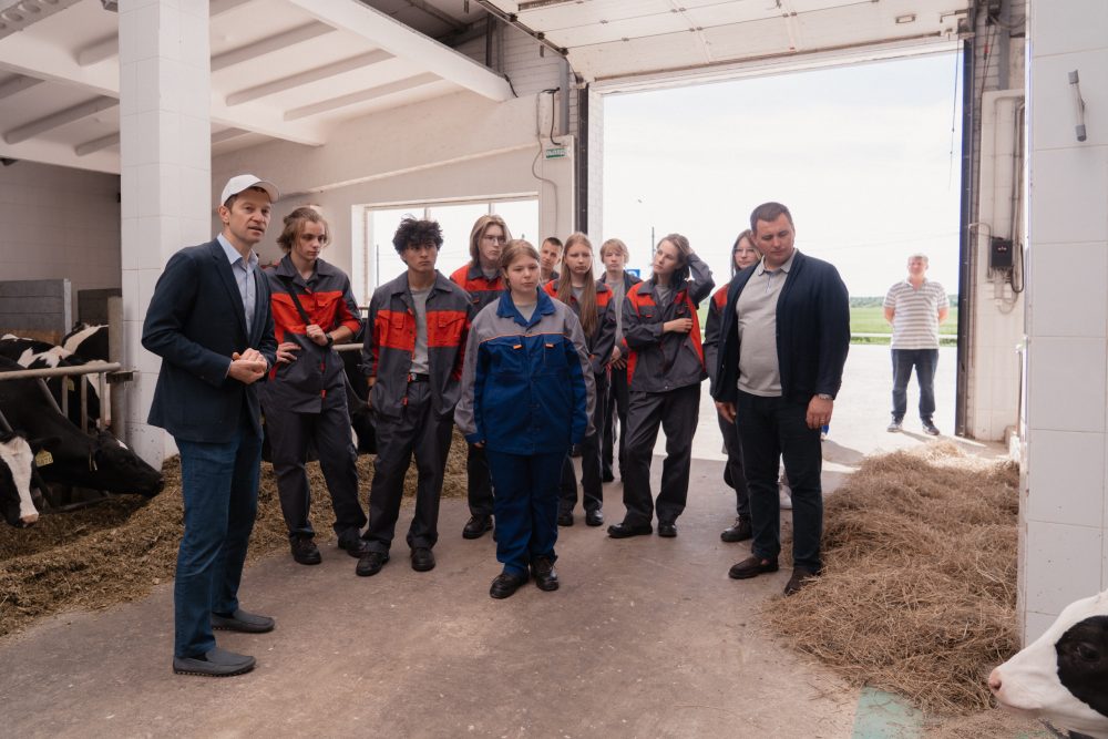 На ЗАО «Калининское» помогают школьникам сделать первый шаг в профессию