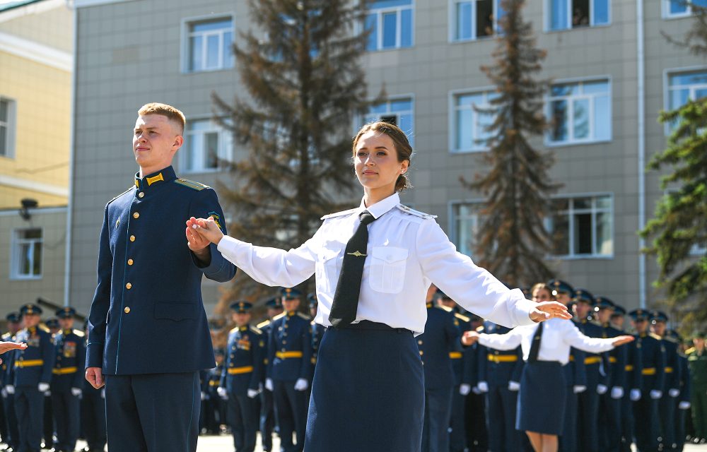 Виталий Королев поздравил выпускников военной академии имени Жукова
