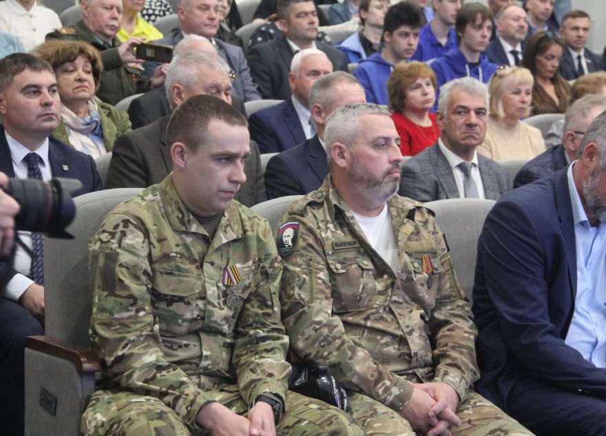 военные