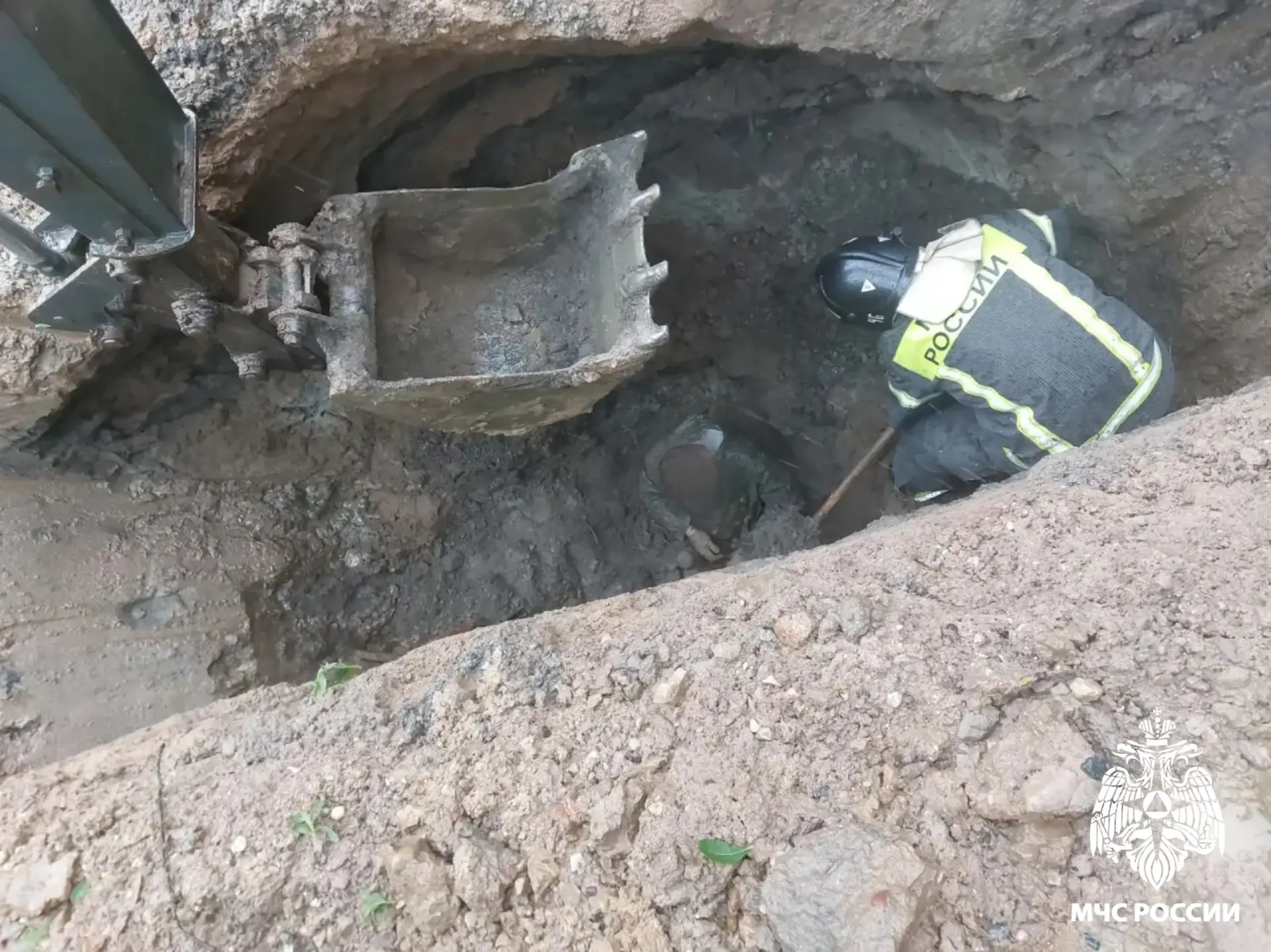рабочий под завалом