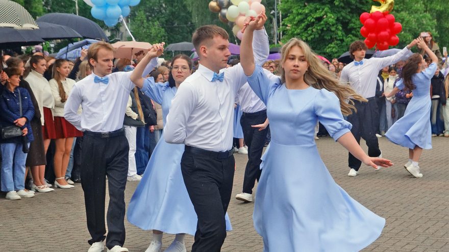 вальс на площади (2)