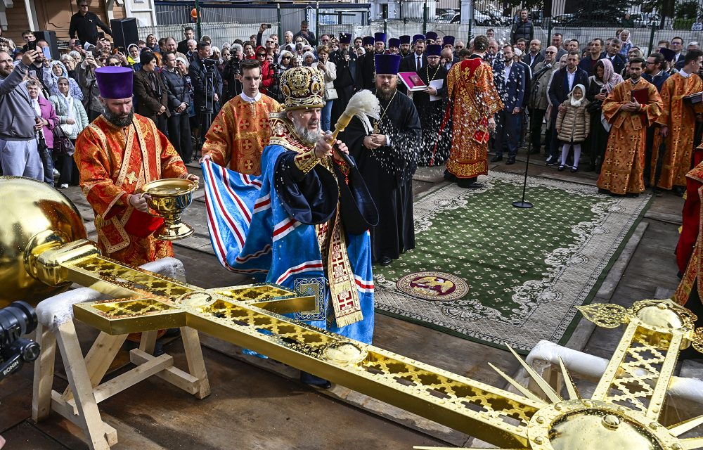 В Твери на воссоздаваемую колокольню Спасо-Преображенского кафедрального собора в Твери установлены купол и крест