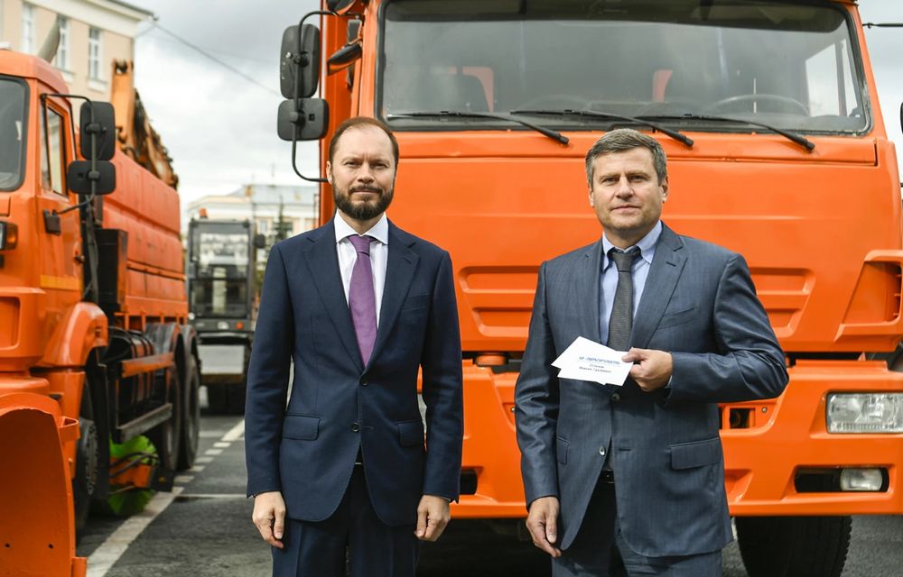 Глава региона Виталий Королев передал Твери, Ржеву и Торжку коммунальную технику