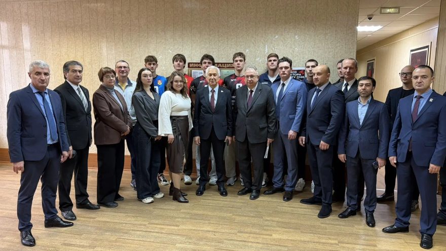 В Твери депутат Владимир Васильев провел рабочие встречи
