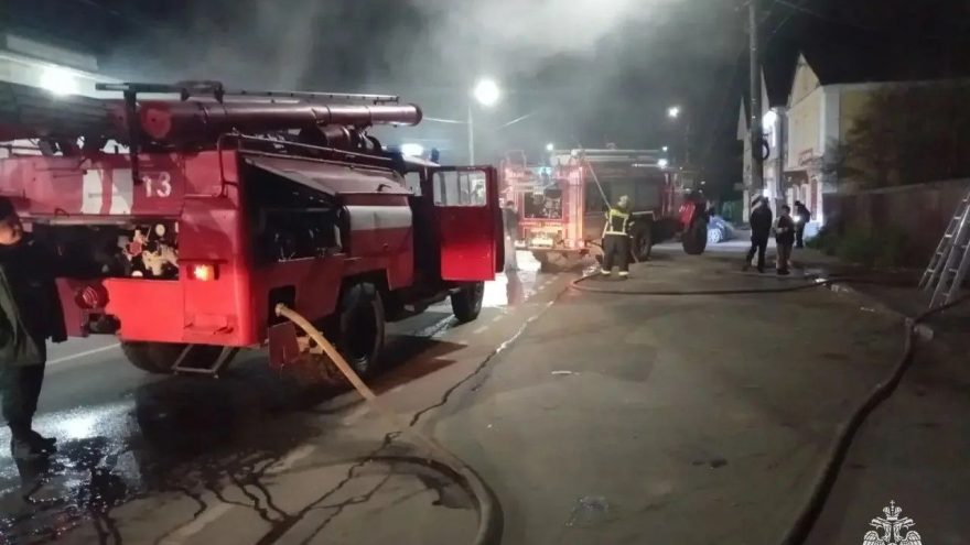 В Торжке пожарные спасли двух человек